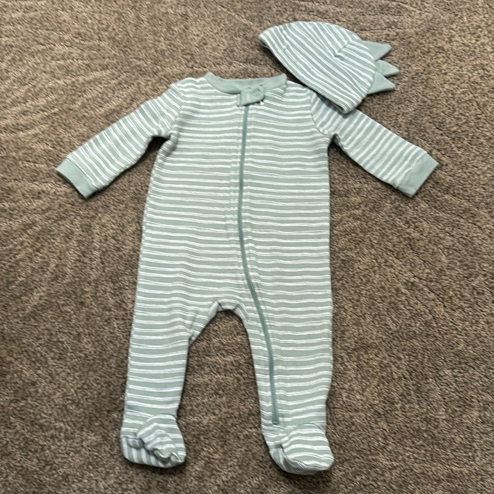 3-6 mo. Cute everyday footie w cap, green- white striped fabric👼